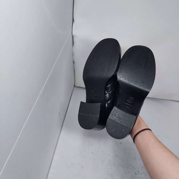 CHANEL Heart Interlocking CC Quilted Black Leather Block Heel Shoe - Picture 2 of 15